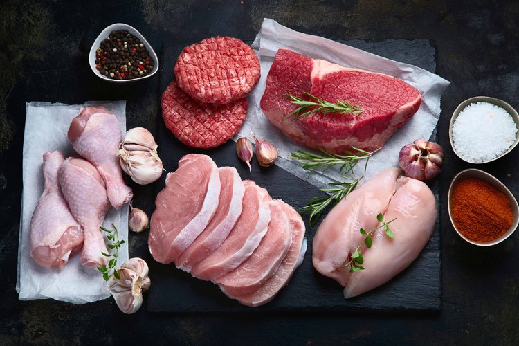 Fleisch ist eine Fettquelle.  ©Adobe Stock